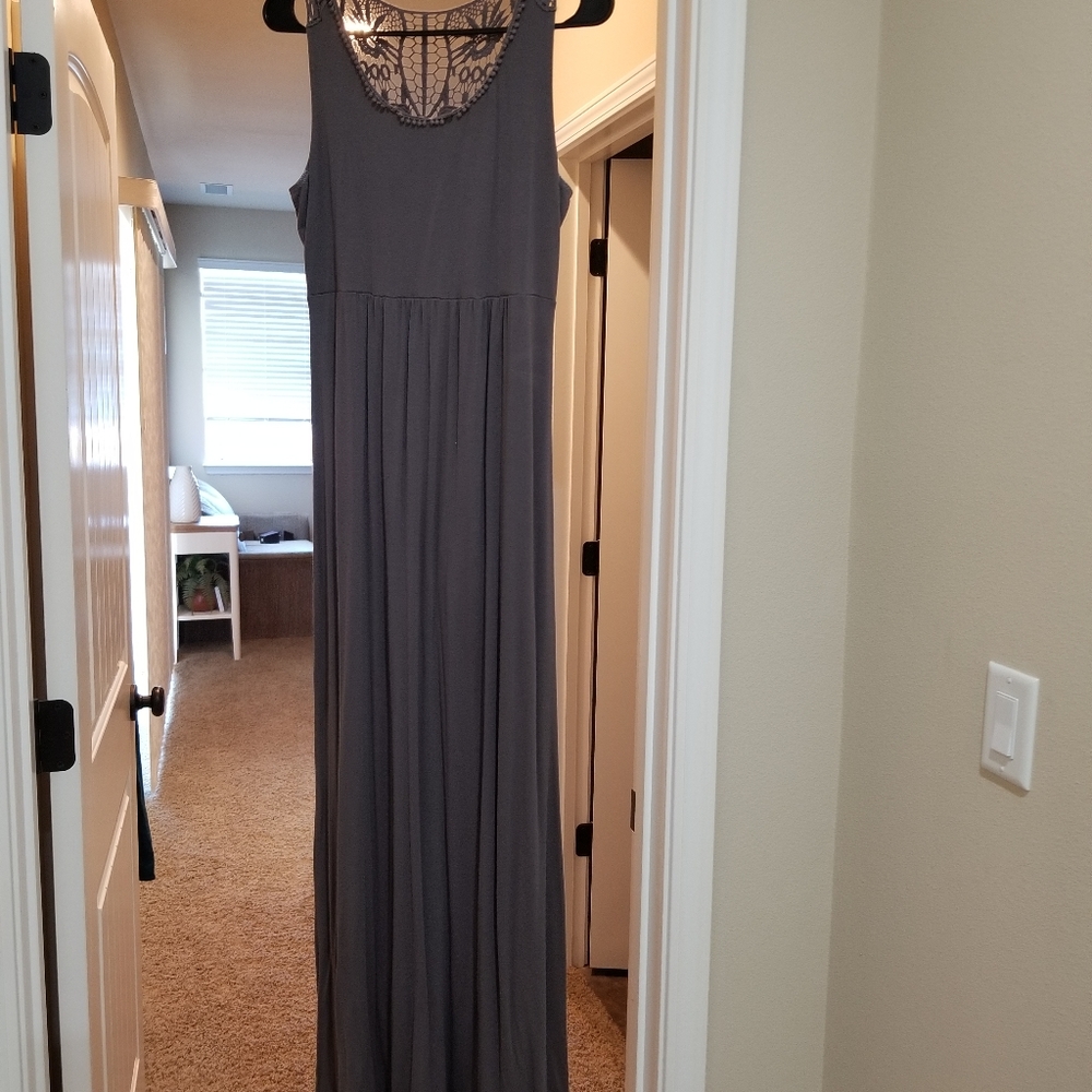 Garnett Hill sleeveless maxi dress